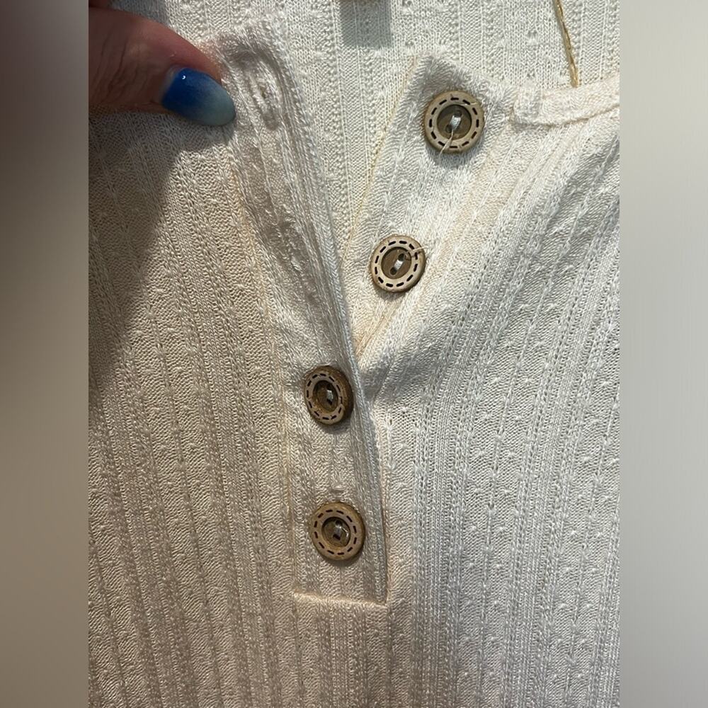 Haley & Co Henley Top Cream Blue Floral Flutter Sleeve NWT Women’s L - Picture 8 of 11